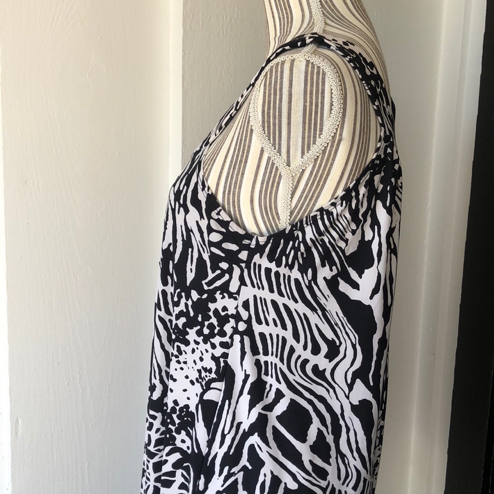 Simple Dress - Picture 5 of 8